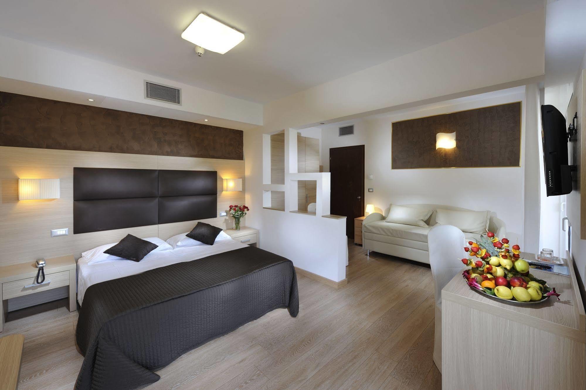 Hotel Eros Lignano Sabbiadoro Exterior foto